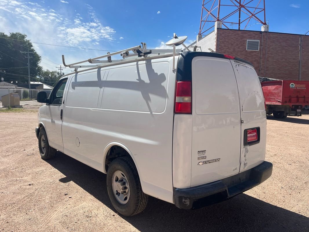 Used 2010 Chevrolet Express 2500 image 5