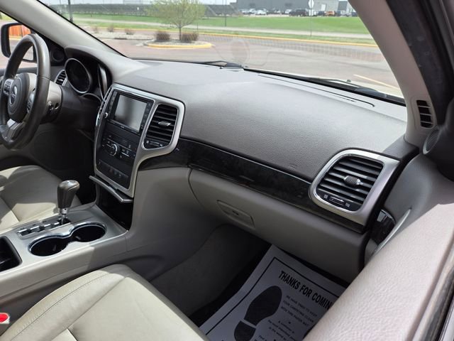 Used 2011 Jeep Grand Cherokee Laredo AWD/4WD image 32