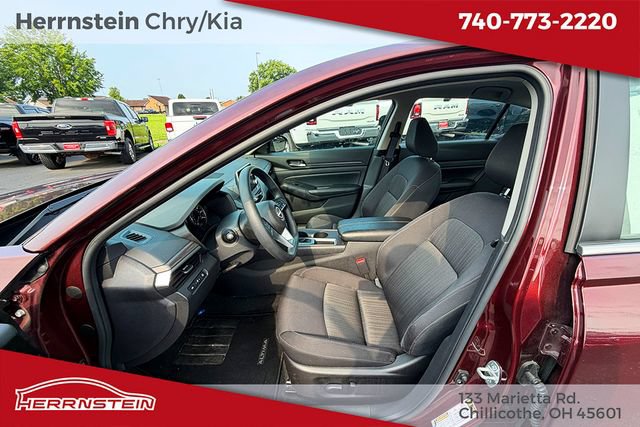 Used 2025 Nissan Altima 2.5 SV FWD image 17