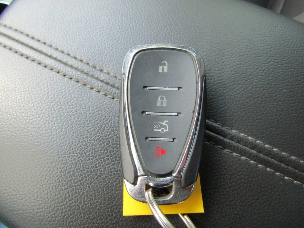 Used 2018 Chevrolet Malibu LT FWD image 14