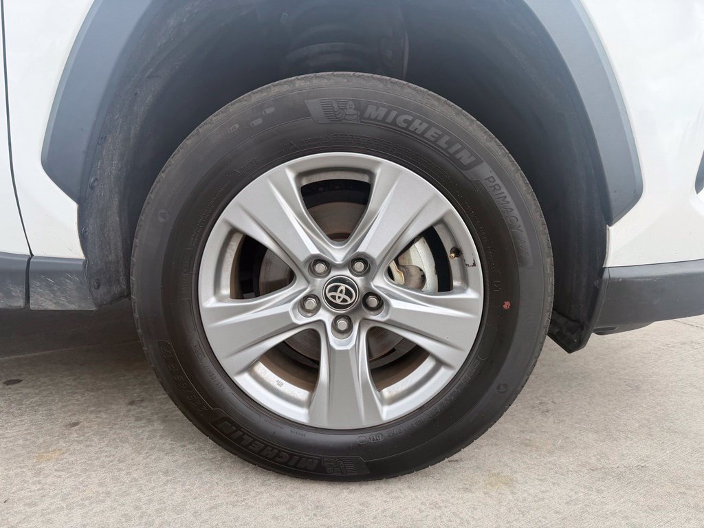 Used 2025 Toyota RAV4 XLE AWD/4WD image 30