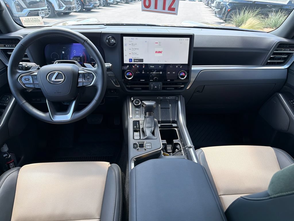 Used 2025 Lexus GX 550 AWD/4WD image 31