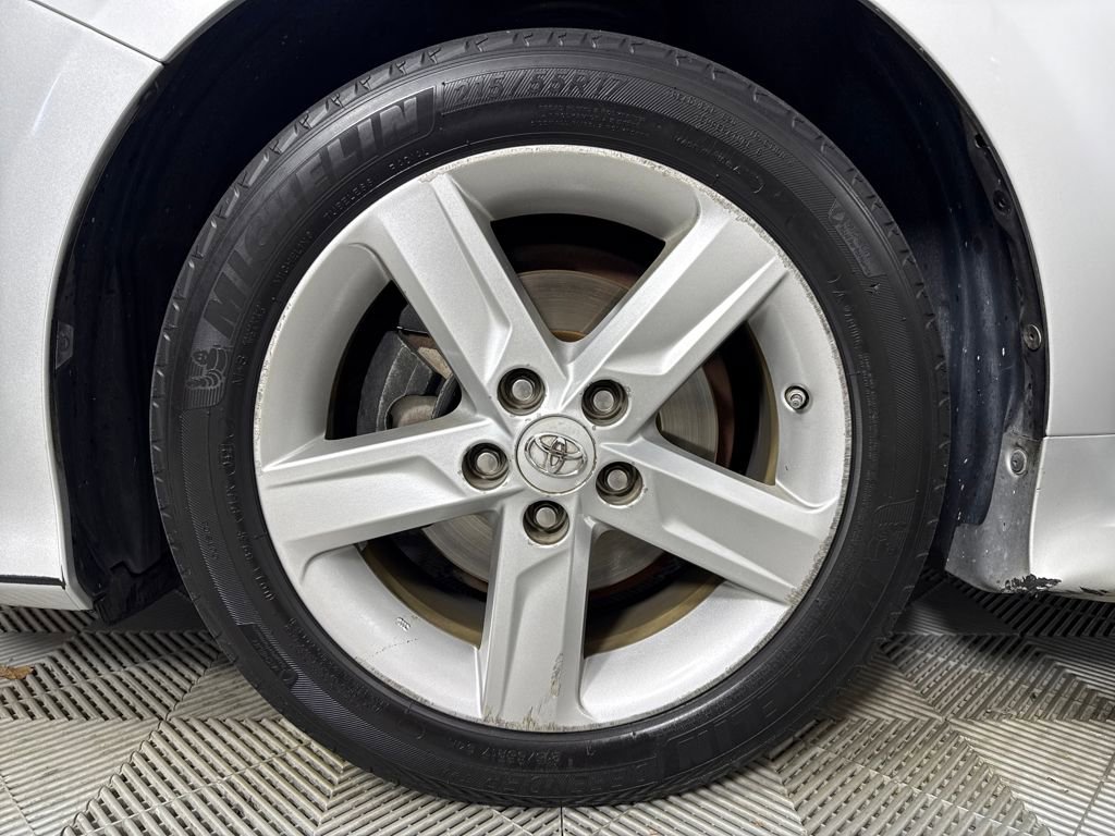 Used 2014 Toyota Camry L image 17