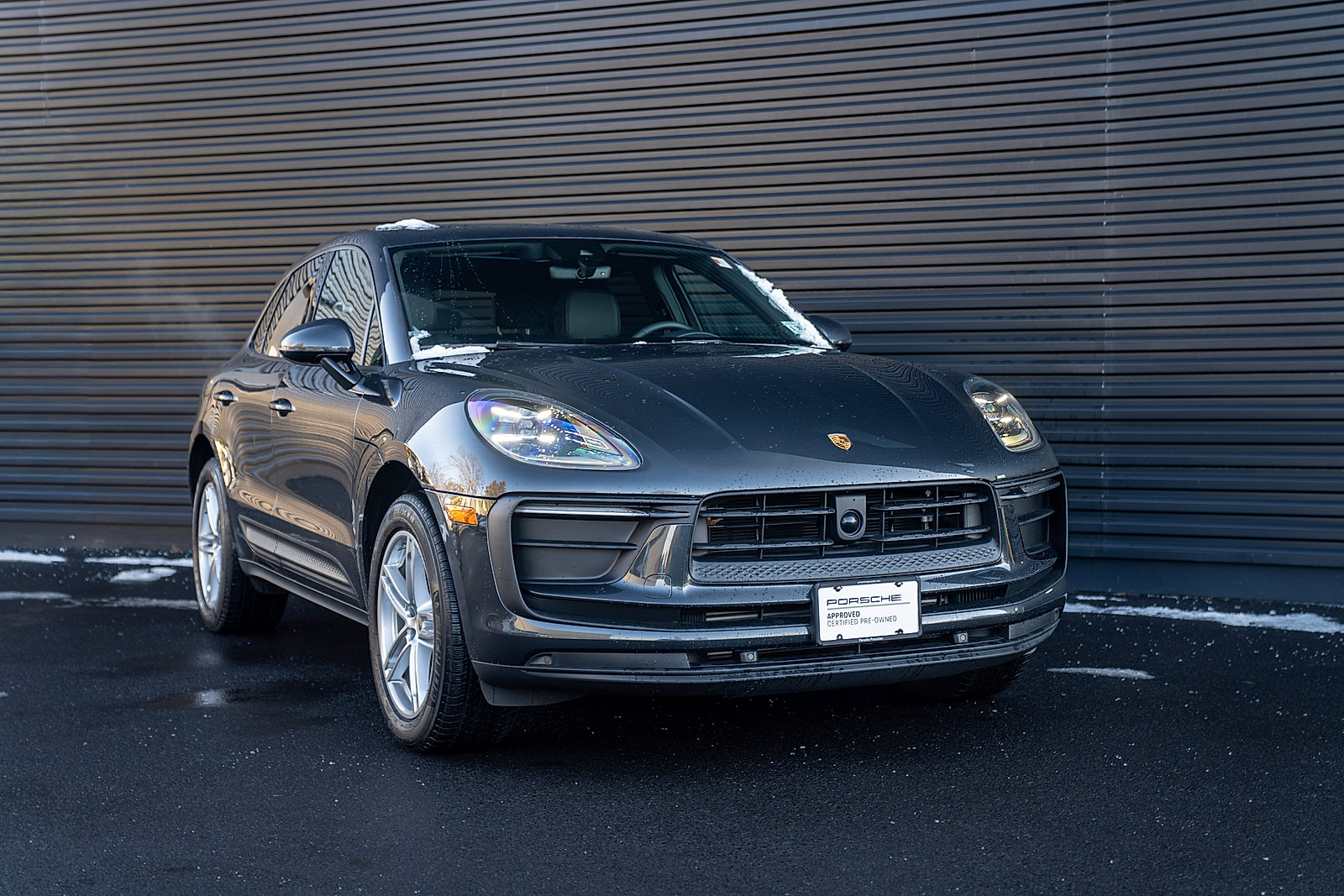 Certified 2025 Porsche Macan AWD/4WD image 25