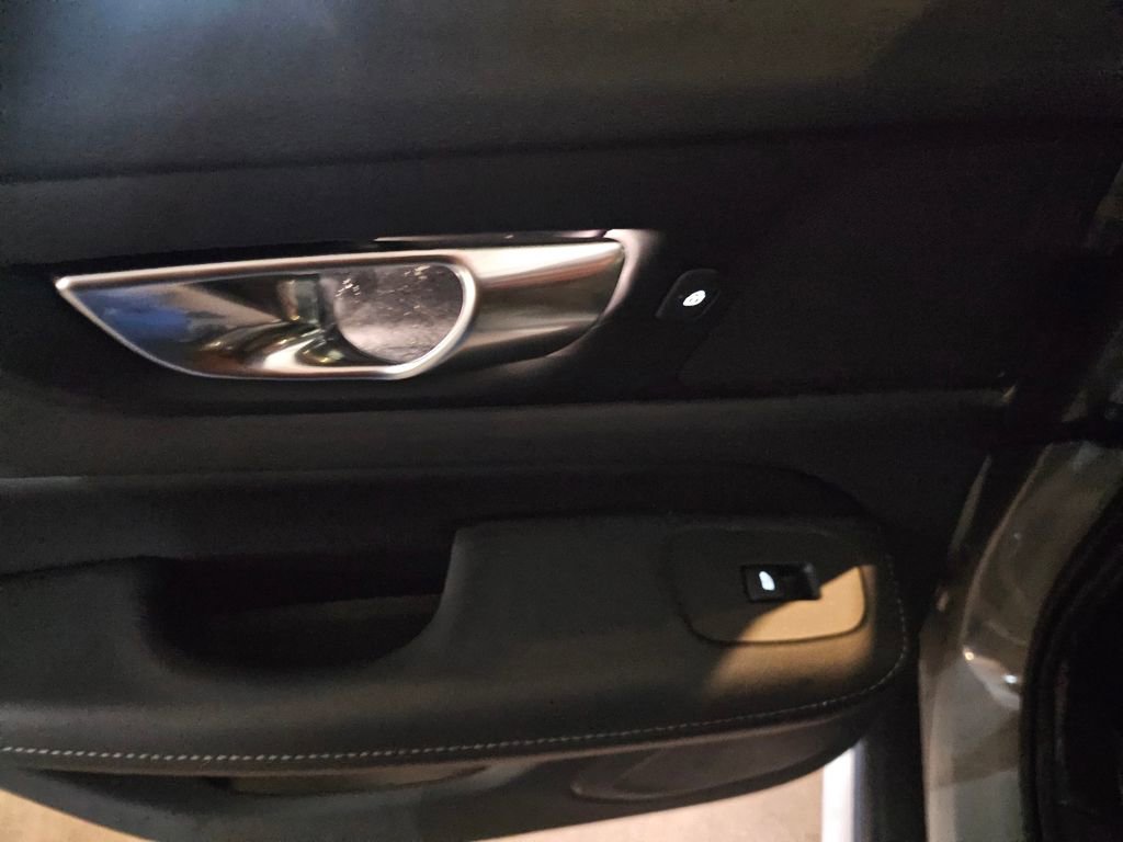 Certified 2025 Volvo V60 B5 Cross Country Ultra image 11