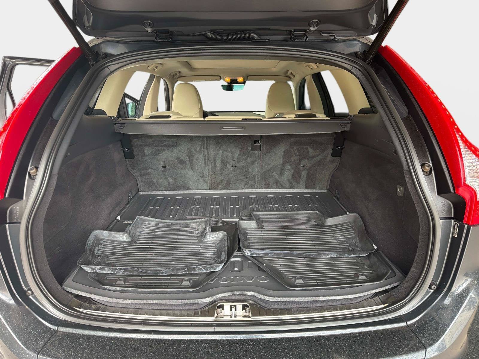 Used 2016 Volvo XC60 T5 Premier w/ Proximity Package FWD image 11