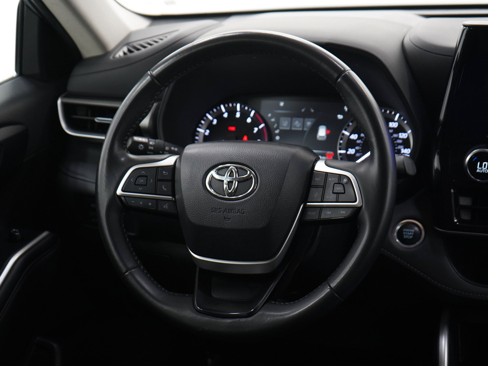 Used 2024 Toyota Highlander LE AWD/4WD image 15