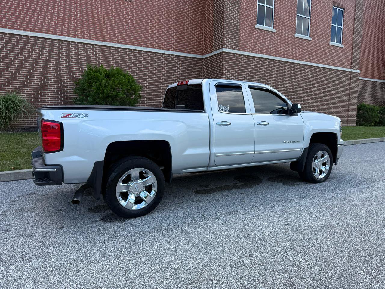 Used 2015 Chevrolet Silverado 1500 LTZ Z71 w/ LTZ Plus Package AWD/4WD image 14