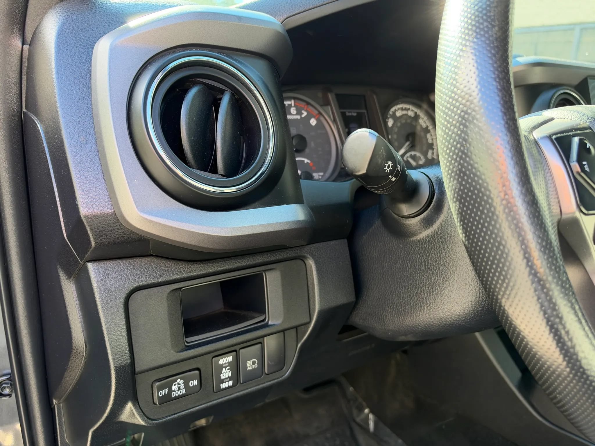 Used 2019 Toyota Tacoma TRD Off-Road AWD/4WD image 26