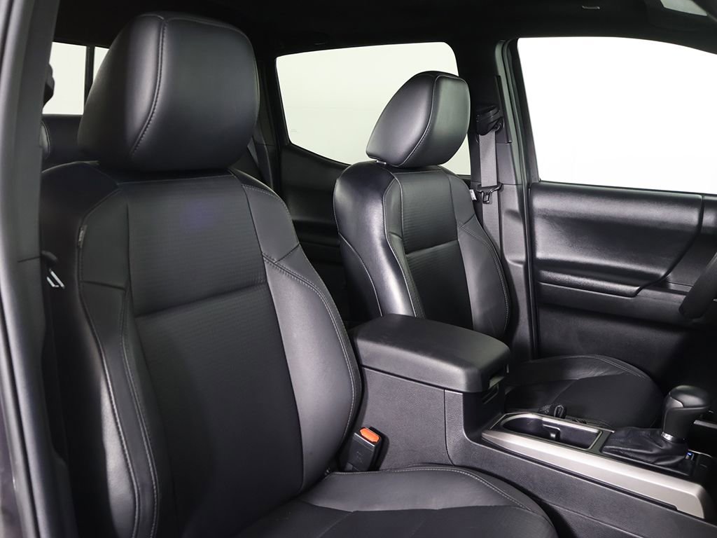 Used 2022 Toyota Tacoma Limited w/ Nightshade Package AWD/4WD image 29