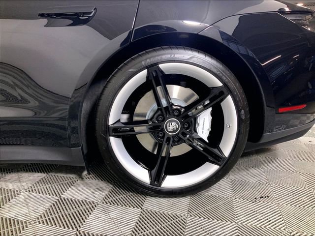 Used 2022 Porsche Taycan image 28