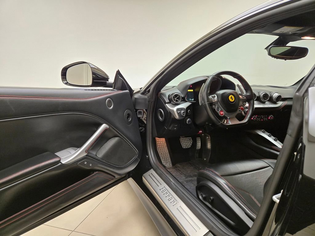 Used 2015 Ferrari F12 Berlinetta image 8