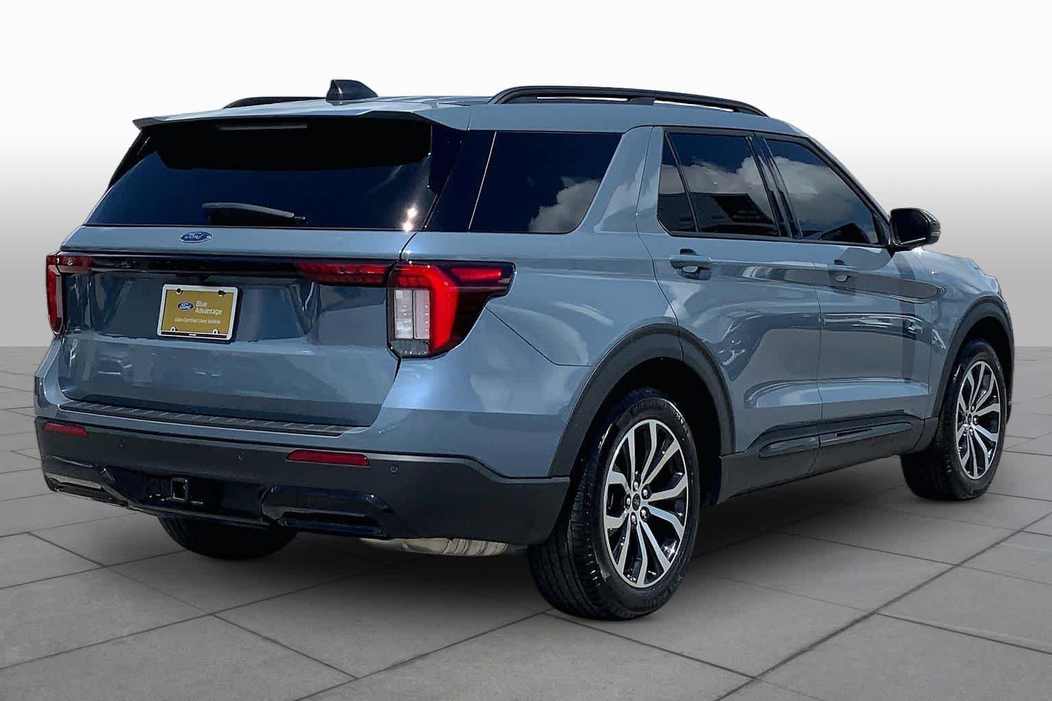 Certified 2025 Ford Explorer ST-Line RWD image 13