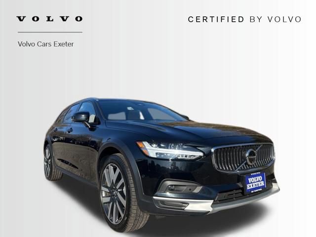 Certified 2025 Volvo V90 B6 Cross Country Ultra AWD/4WD image 3