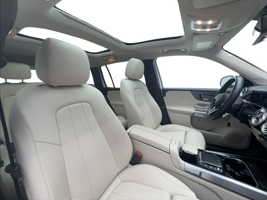 Used 2022 Mercedes-Benz GLB 250 w/ Premium Package Lite image 28