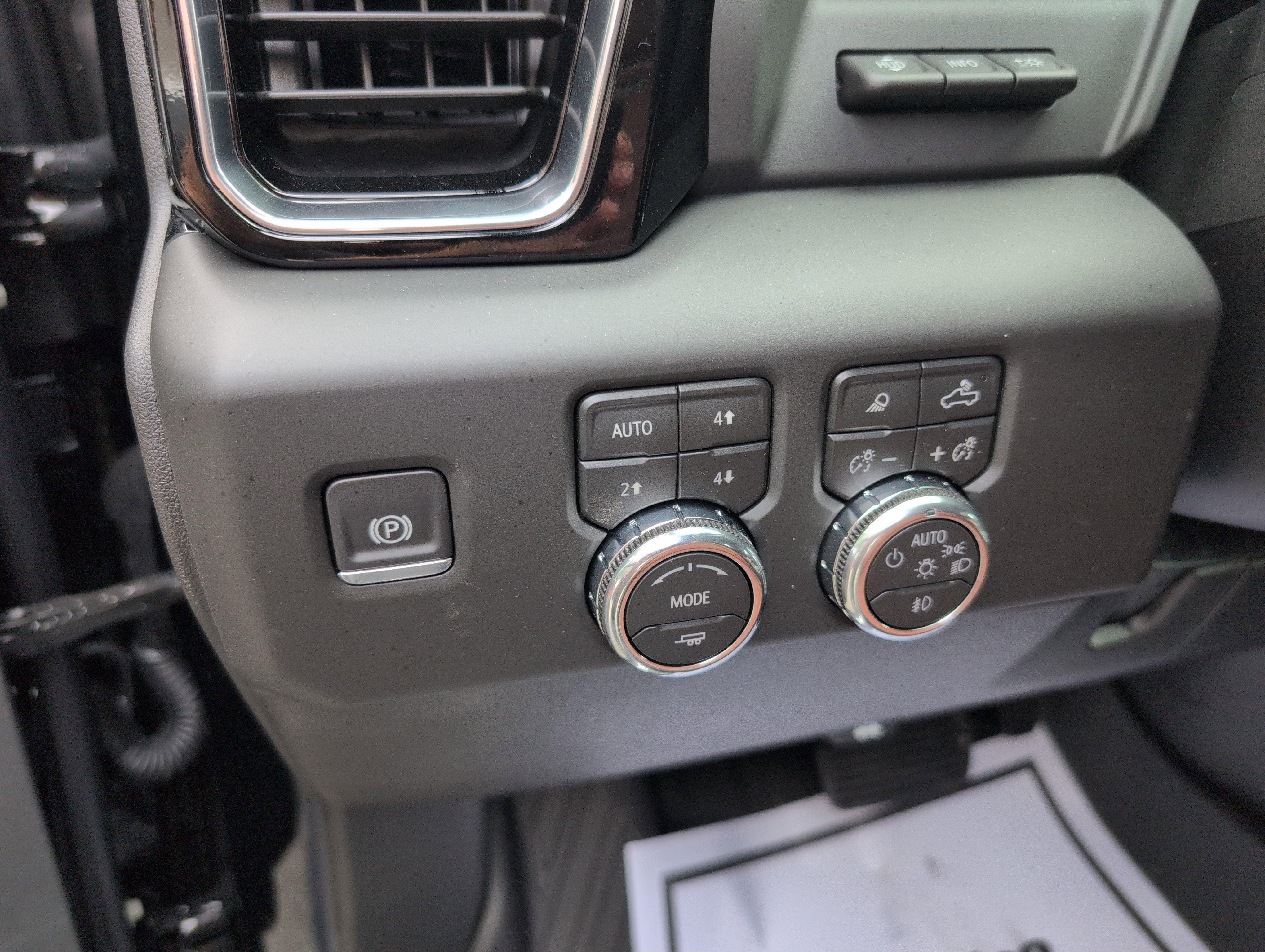 New 2026 GMC Sierra 2500 Denali Ultimate image 17