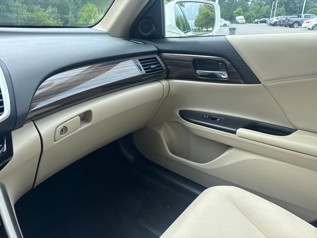 Used 2016 Honda Accord EX image 18