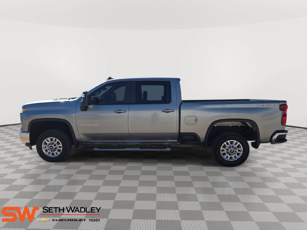 Used 2025 Chevrolet Silverado 2500 LT w/ Convenience Package AWD/4WD image 4