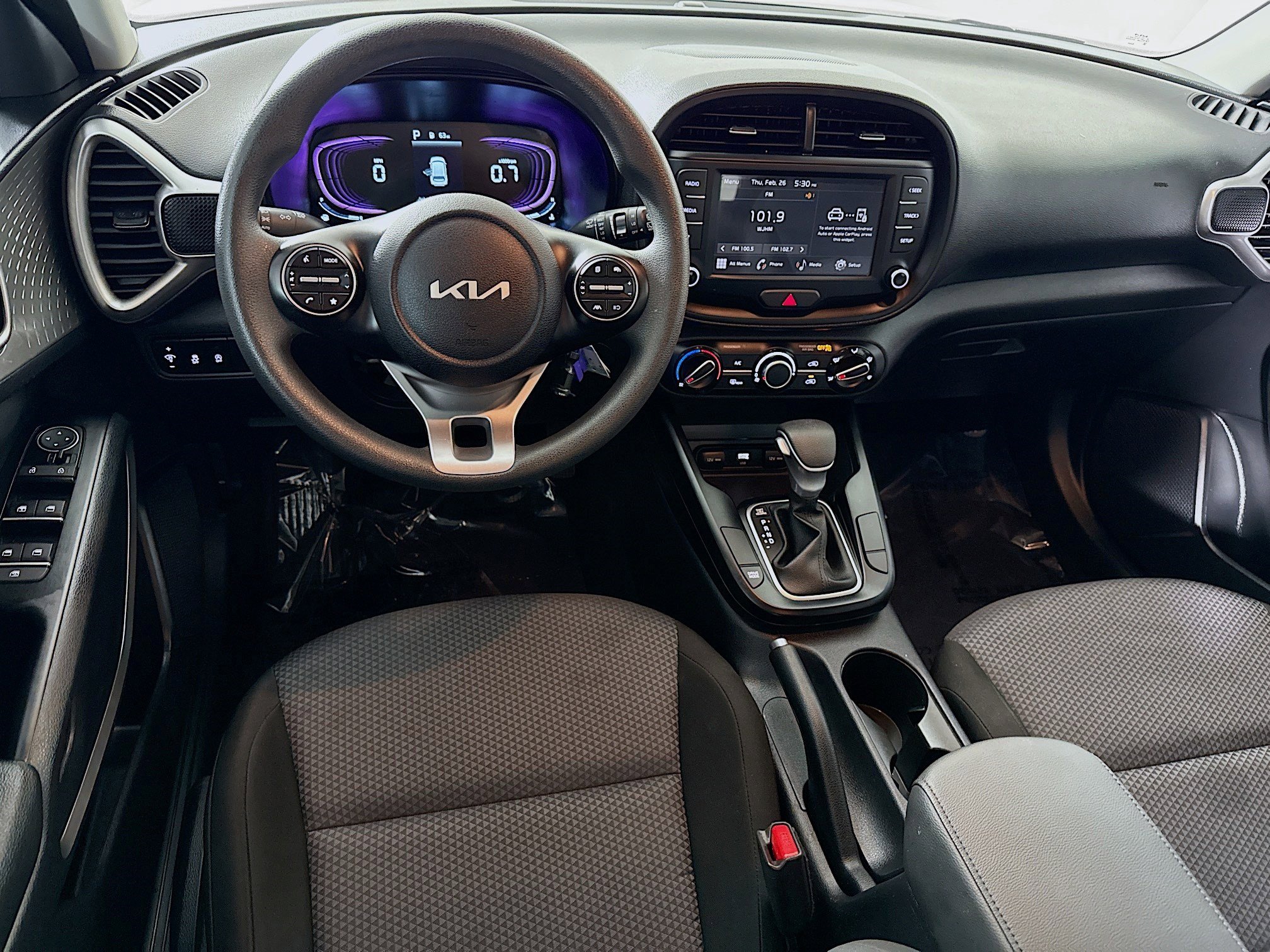Used 2025 Kia Soul LX w/ LX Technology Package FWD image 17
