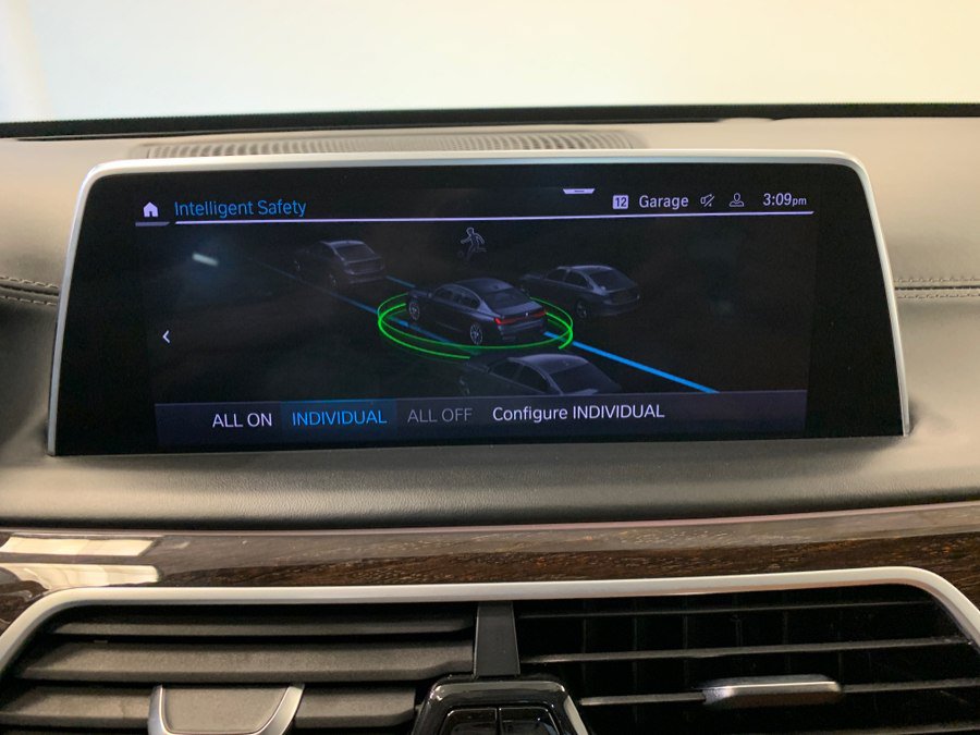 Used 2021 BMW 750i xDrive w/ Executive Package AWD/4WD image 40