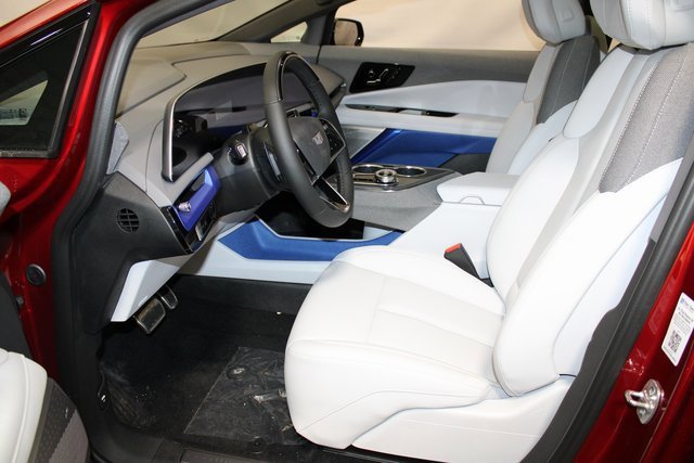 New 2025 Cadillac Optiq Sport 1 w/ LPO, ONYX Package image 6