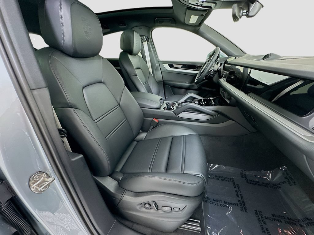 New 2026 Porsche Cayenne Coupe AWD/4WD image 29