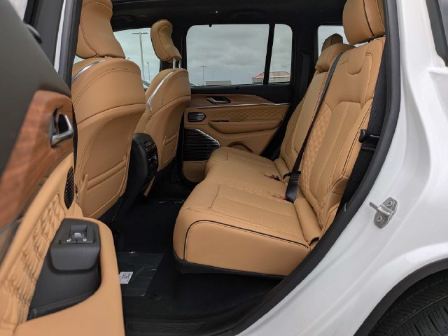 New 2027 Jeep Grand Cherokee Summit w/ Adv Protech Group IV AWD/4WD image 15
