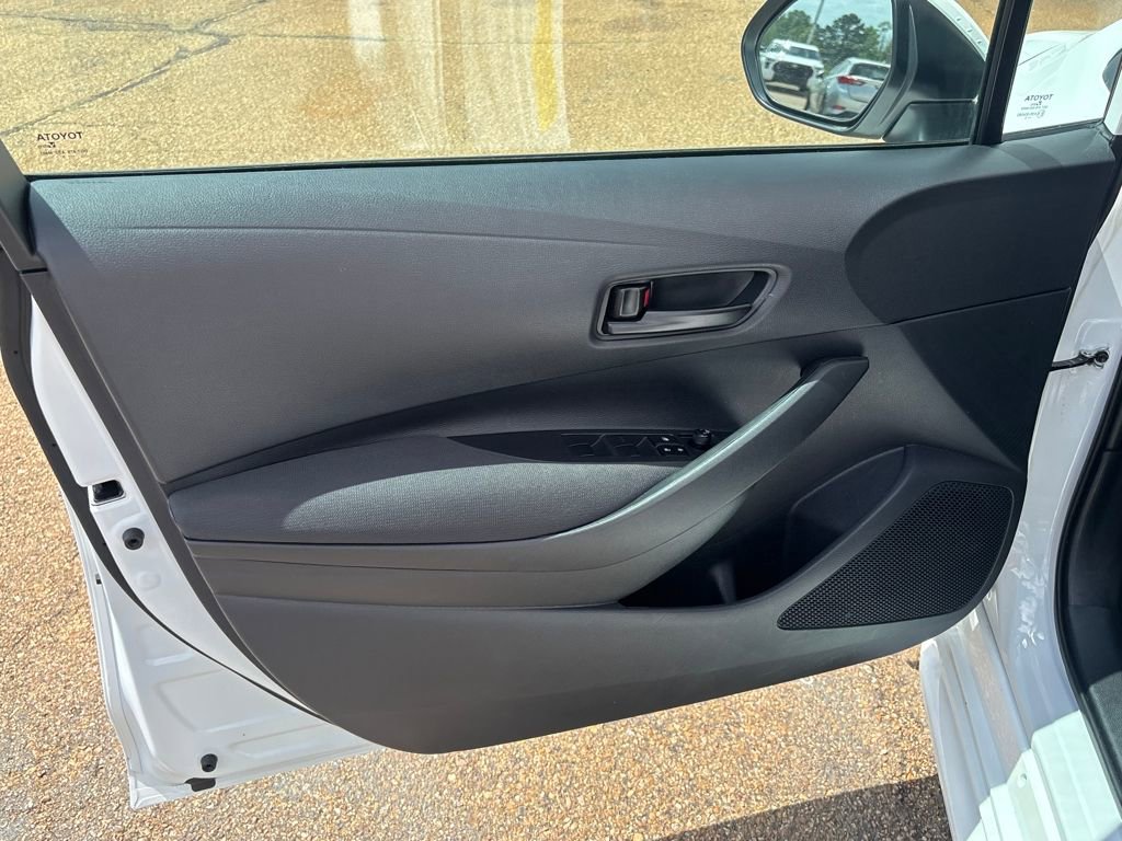 Used 2025 Toyota Corolla LE w/ LE Premium Package image 7