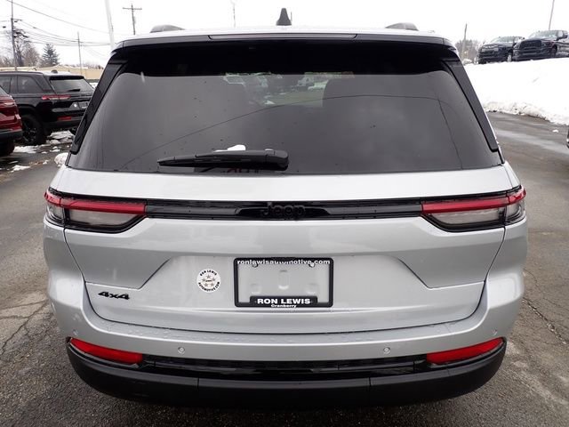 New 2025 Jeep Grand Cherokee Altitude image 4