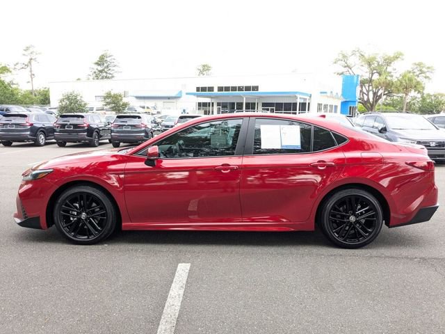 Used 2025 Toyota Camry SE FWD image 11