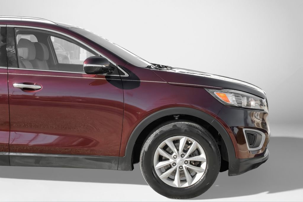 Used 2017 Kia Sorento LX w/ LX Convenience Package image 10