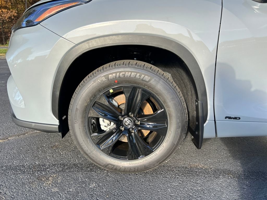 New 2025 Toyota Highlander XLE image 28