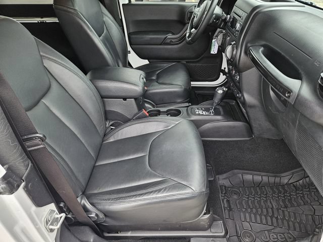 Used 2017 Jeep Wrangler Sahara AWD/4WD image 14