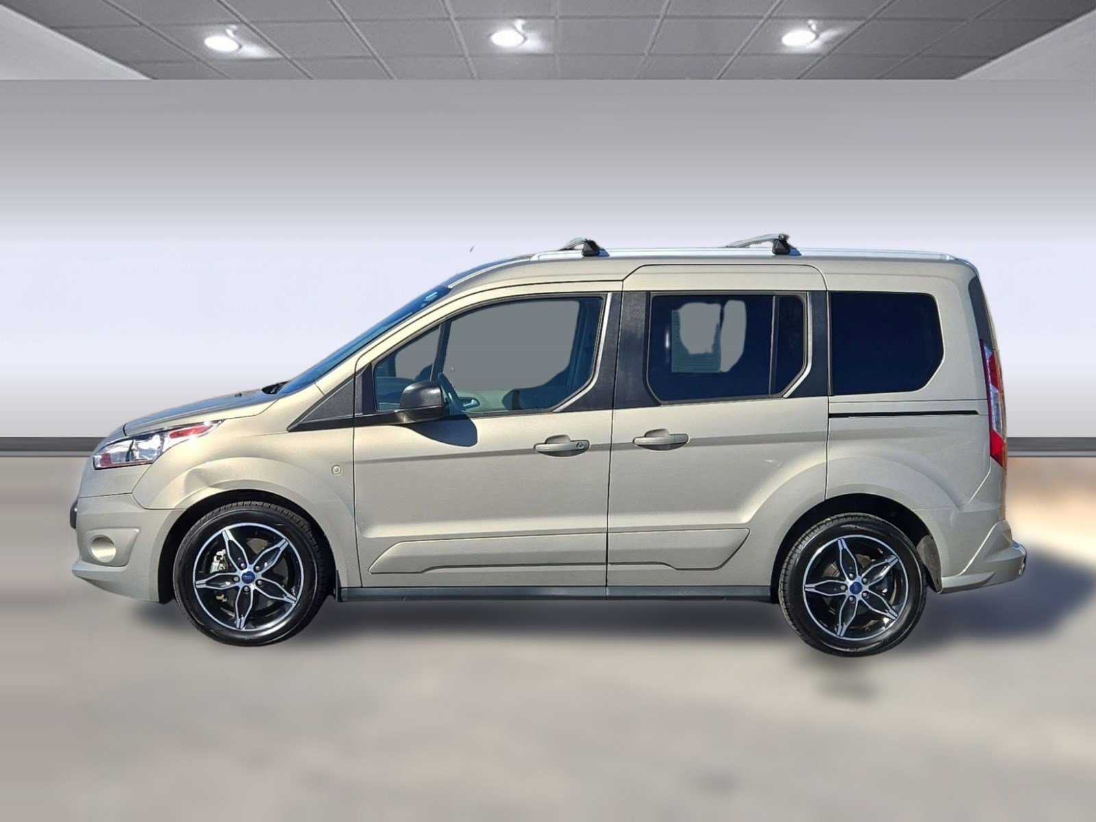 Used 2016 Ford Transit Connect XLT image 2