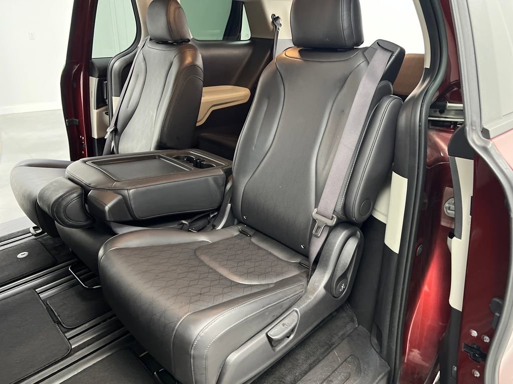 Used 2024 Kia Carnival LX image 13