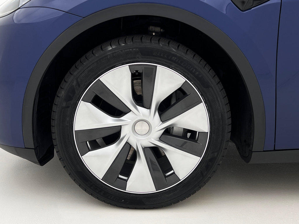 Used 2023 Tesla Model Y Long Range AWD/4WD image 27