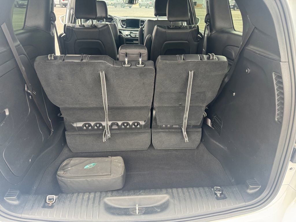Used 2022 Chrysler Pacifica Touring-L w/ S Appearance Package image 17