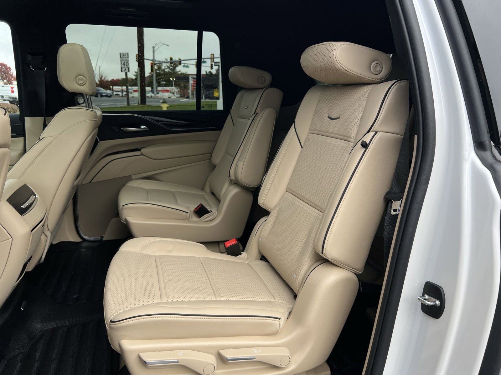 Used 2024 Cadillac Escalade ESV Premium Luxury image 24