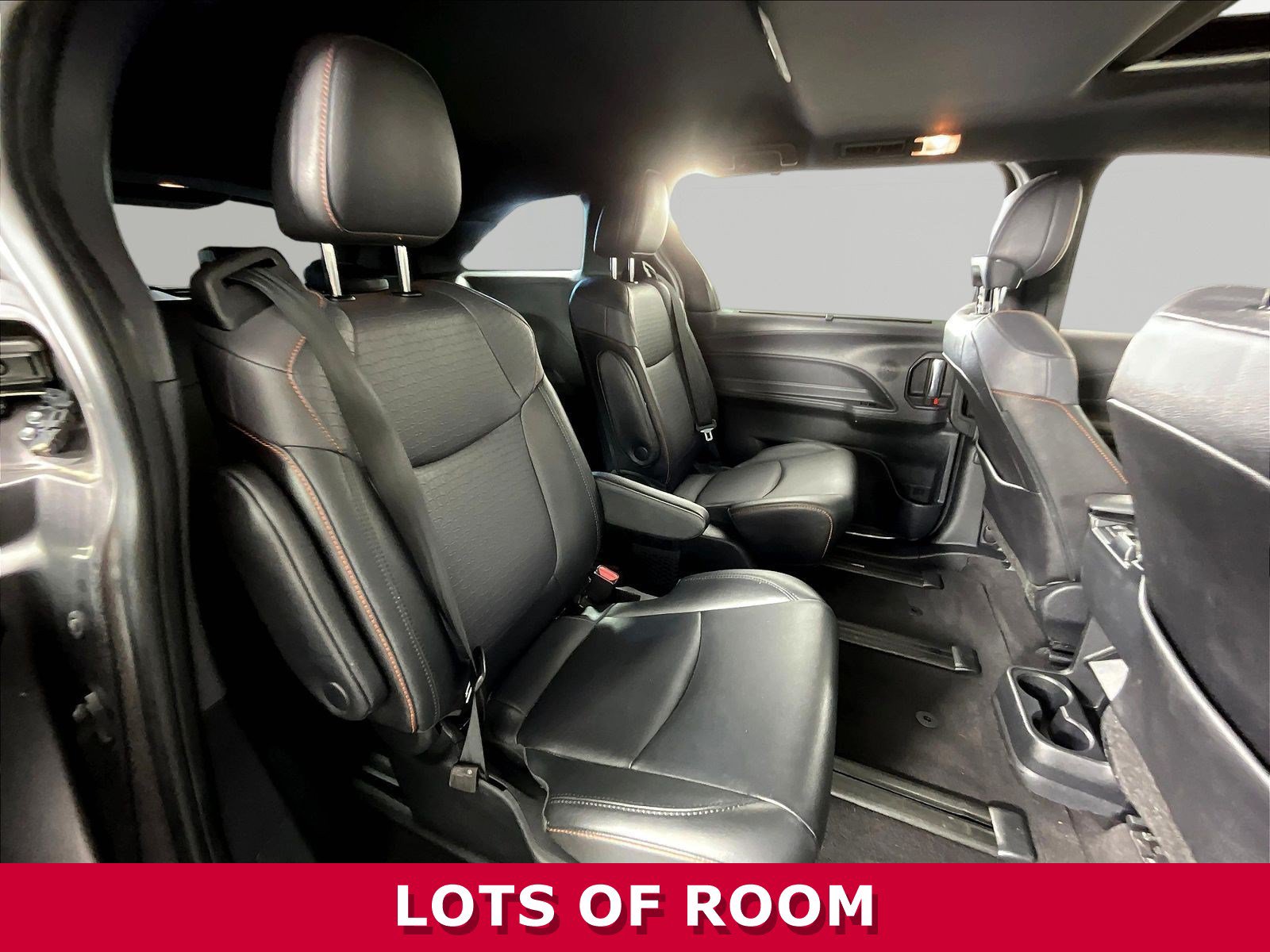Used 2021 Toyota Sienna XSE FWD image 23