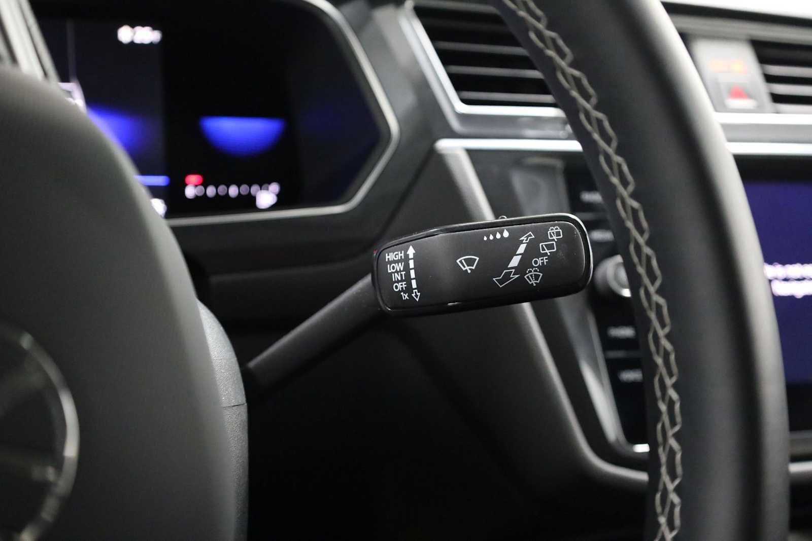 Used 2022 Volkswagen Tiguan SE image 27