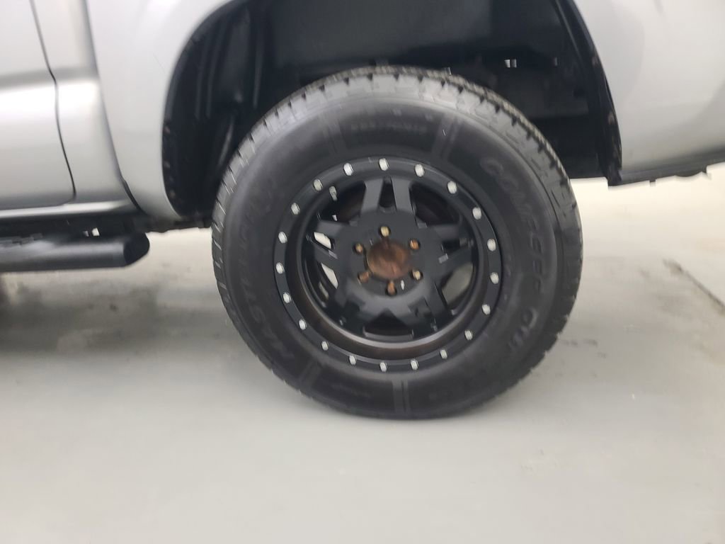 Used 2016 Toyota Tacoma SR image 11