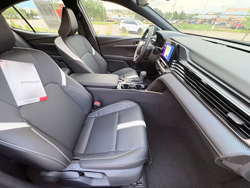 Used 2026 Toyota Camry Hybrid FWD image 28