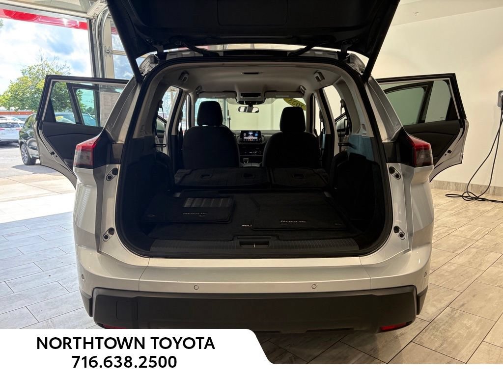 Used 2025 Nissan Rogue SV FWD image 23