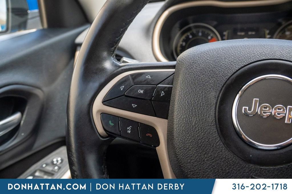 Used 2018 Jeep Cherokee Latitude w/ Altitude Package FWD image 11