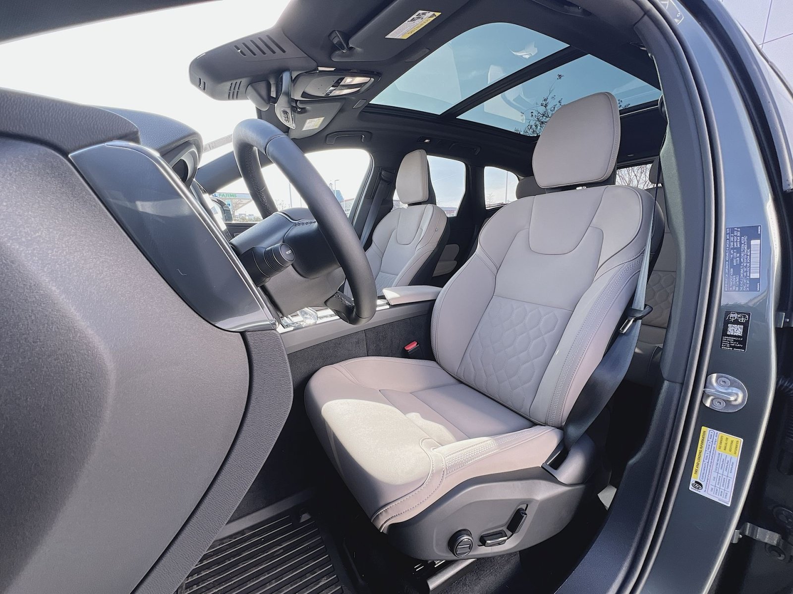 New 2026 Volvo XC60 B5 Plus w/ Protection Package Premier AWD/4WD image 13