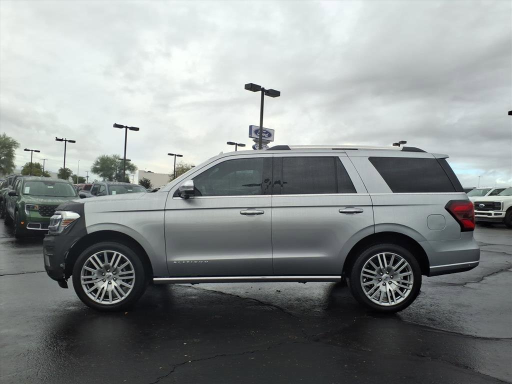Used 2024 Ford Expedition Platinum image 3
