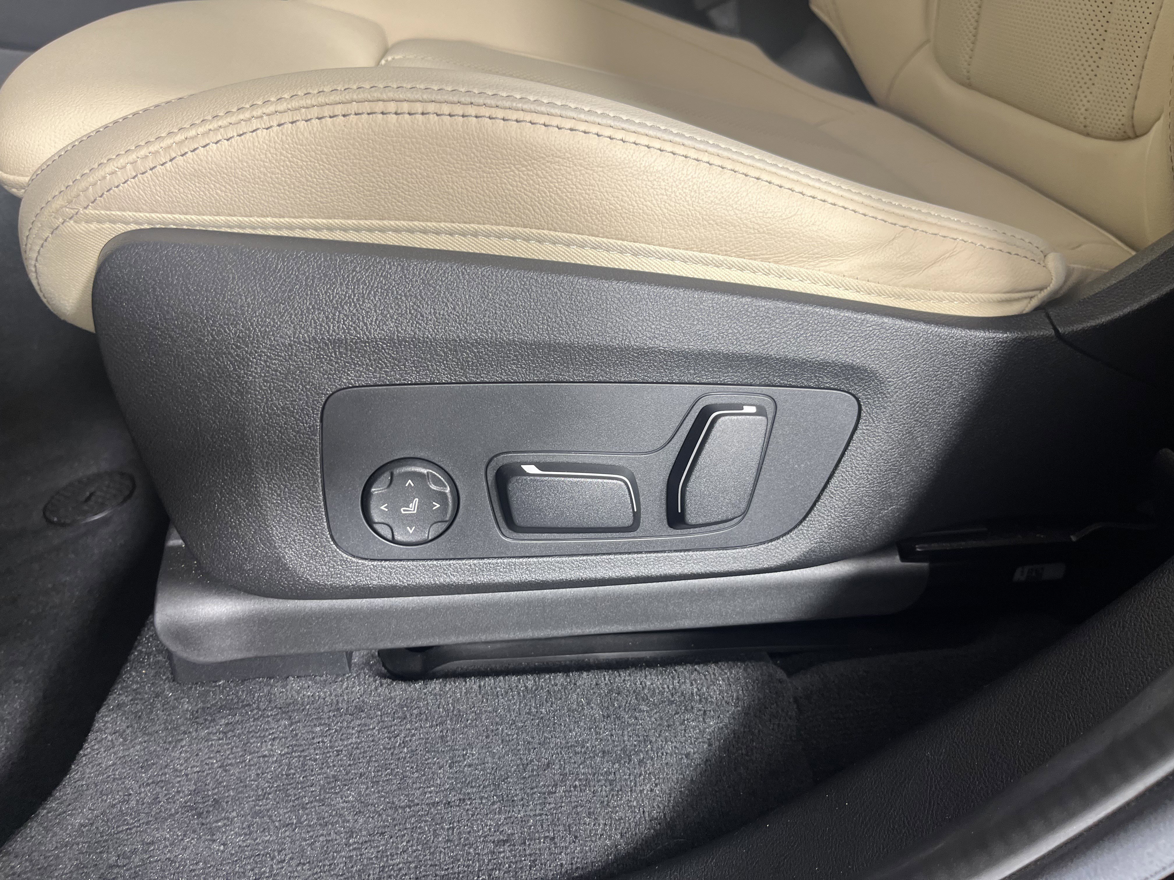 Certified 2024 BMW X3 xDrive30i w/ Premium Package image 20