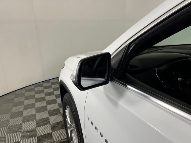 Used 2023 Chevrolet Traverse LT image 14