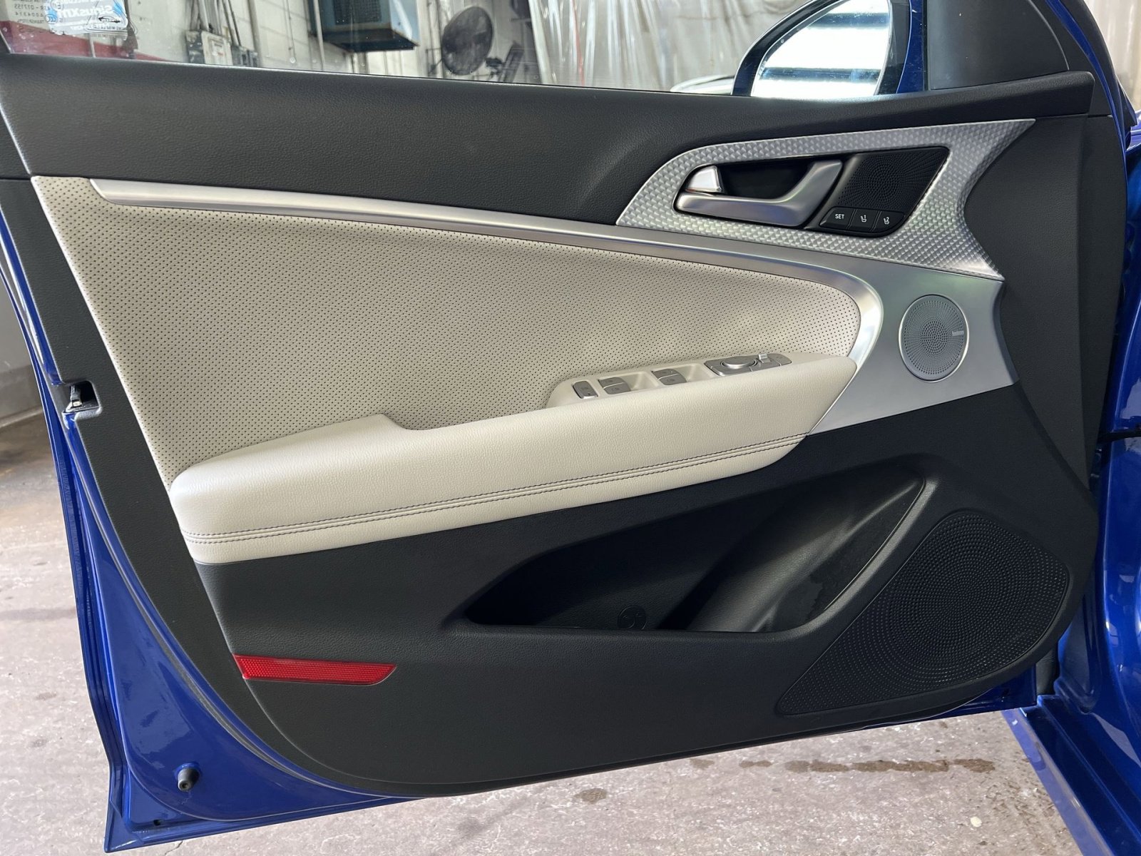 Used 2023 Genesis G70 2.0T w/ Sport Prestige Package image 14