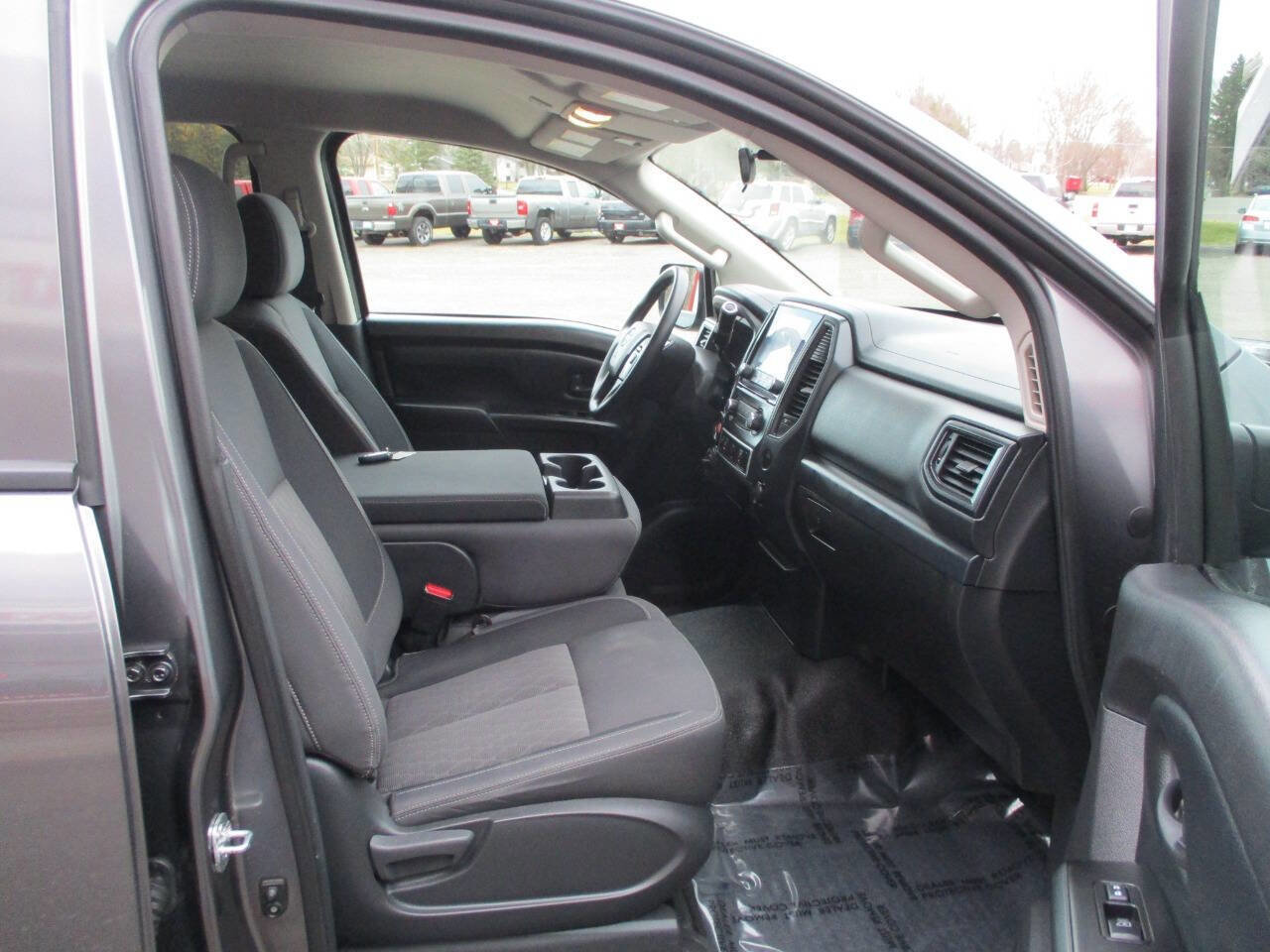 Used 2023 Nissan Titan S image 25